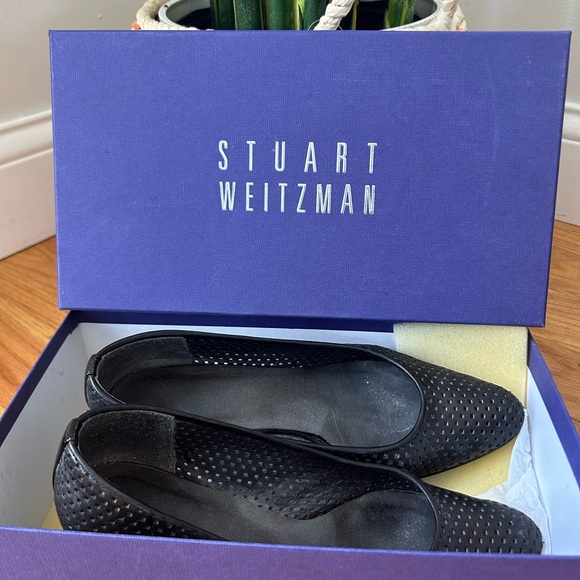 Stuart Weitzman Black Perforated Kitten Heel Pumps –‎ Made in Spain – Size 7 - Picture 2 of 6
